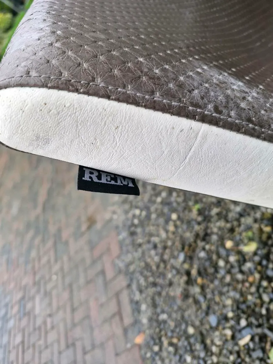 REM Salon chairs - Image 3