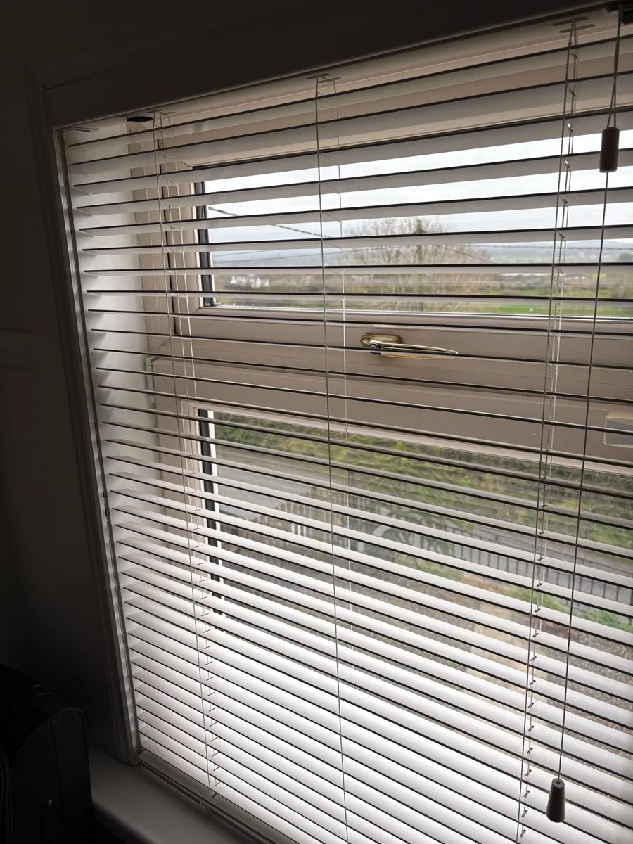 Wooden blinds - Image 1