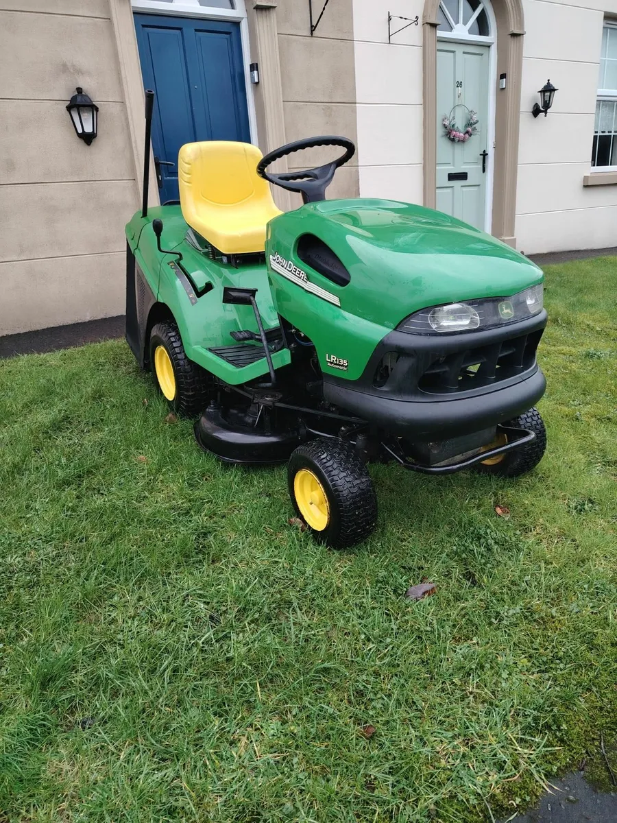 John deere ride on lawnmower