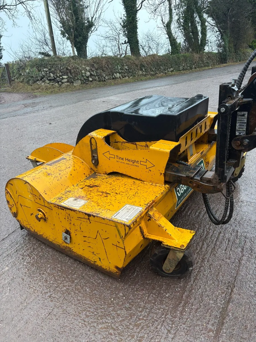 Hydraulic road sweeper - Image 3