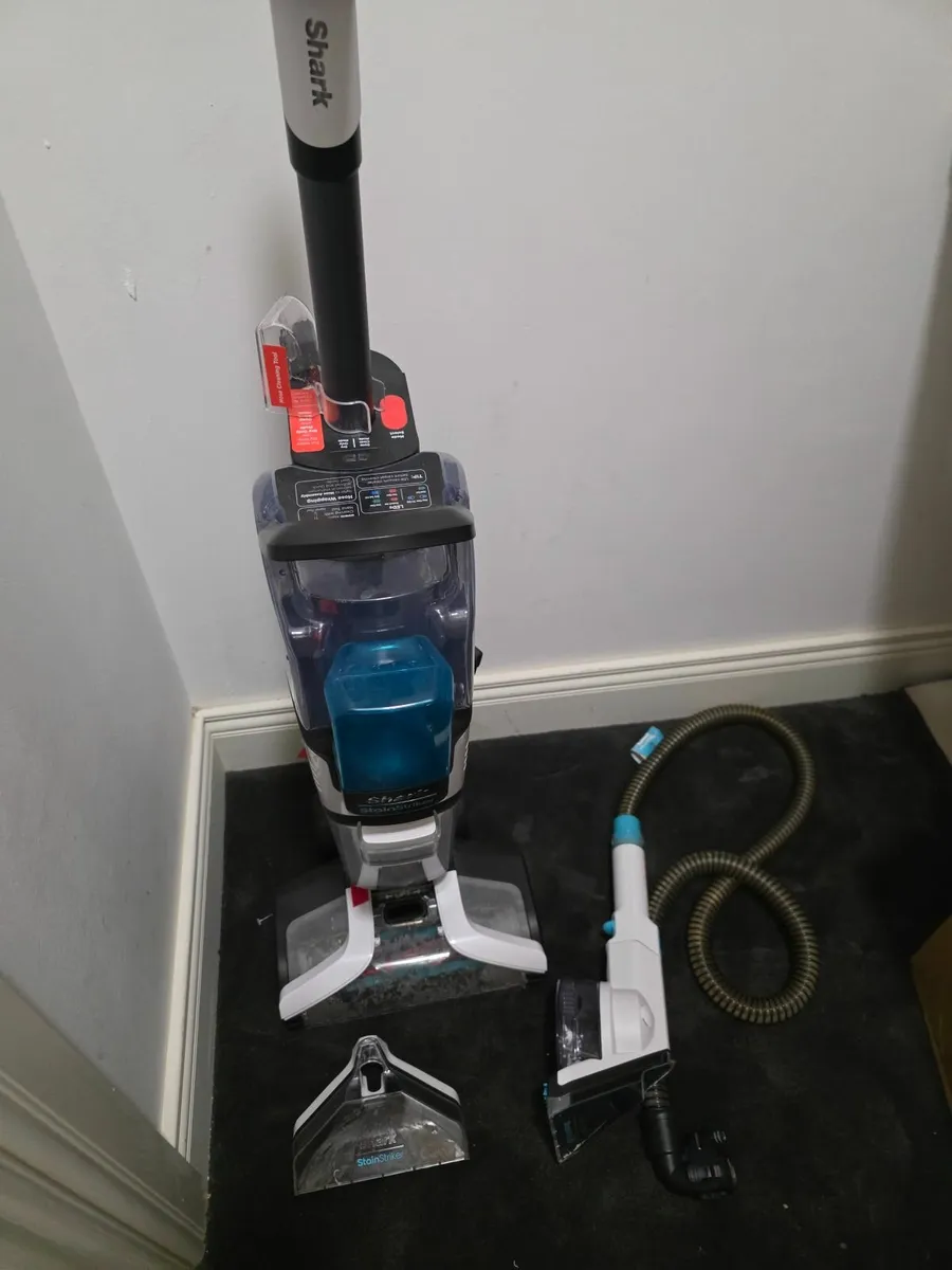 Shark CarpetXpert built in stain striker vacuum - Image 2
