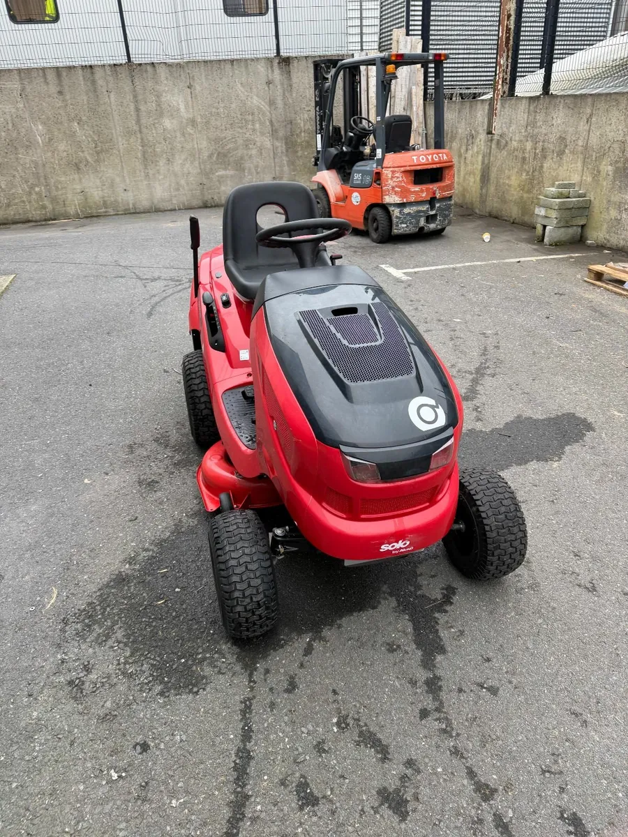 Solo T15 Ride-on Lawnmower - Image 1