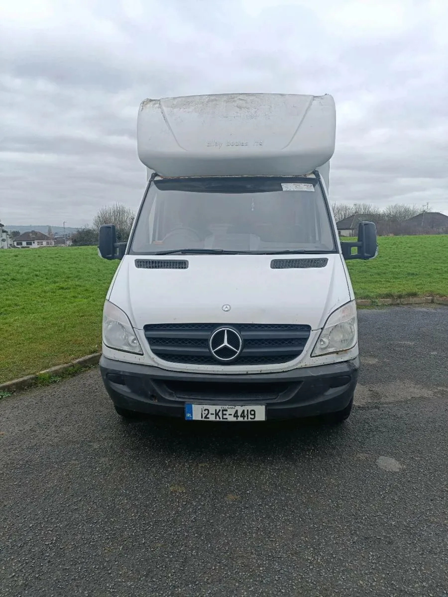 Mercedes sprinter with tail lift - Image 2