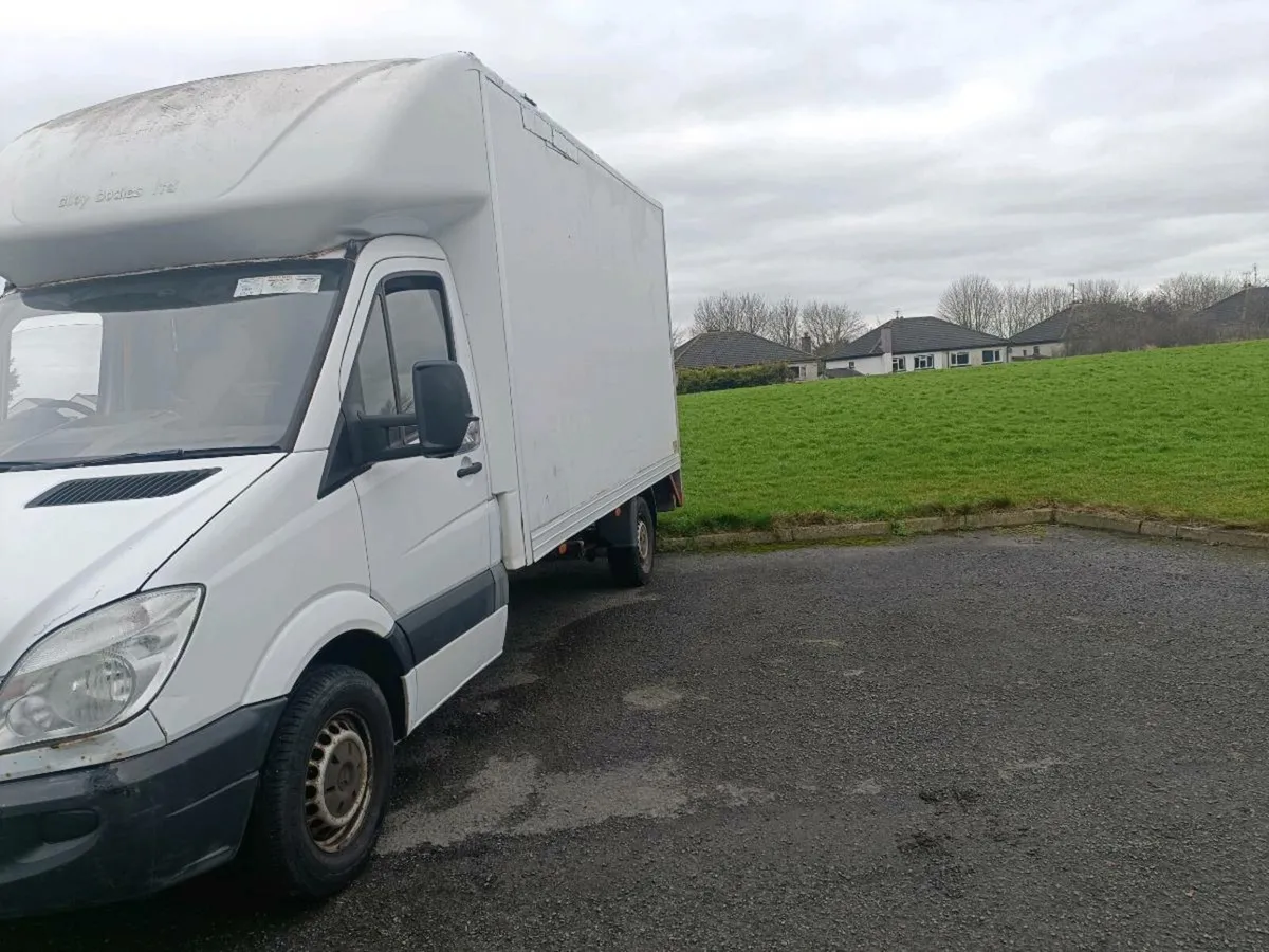Mercedes sprinter with tail lift - Image 3
