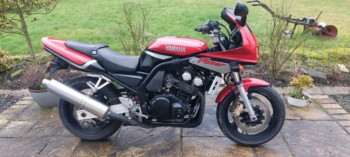 YAMAHA FAZER 400 - Image 1