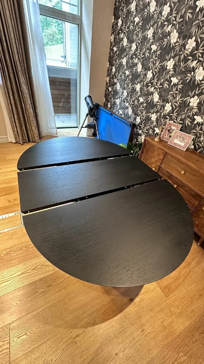 Quick Sale! Brecon Extending Round Dining Table - Image 1