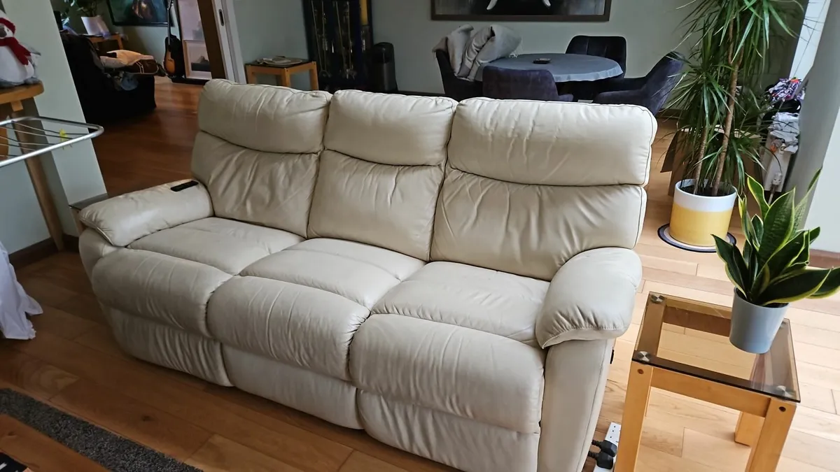 Electric dual recliner leather couch - Image 1