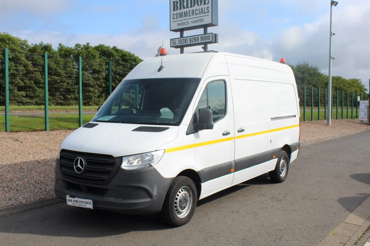 2021 Mercedes-Benz Sprinter 315 L2H2 RWD 7000kgs - Image 1