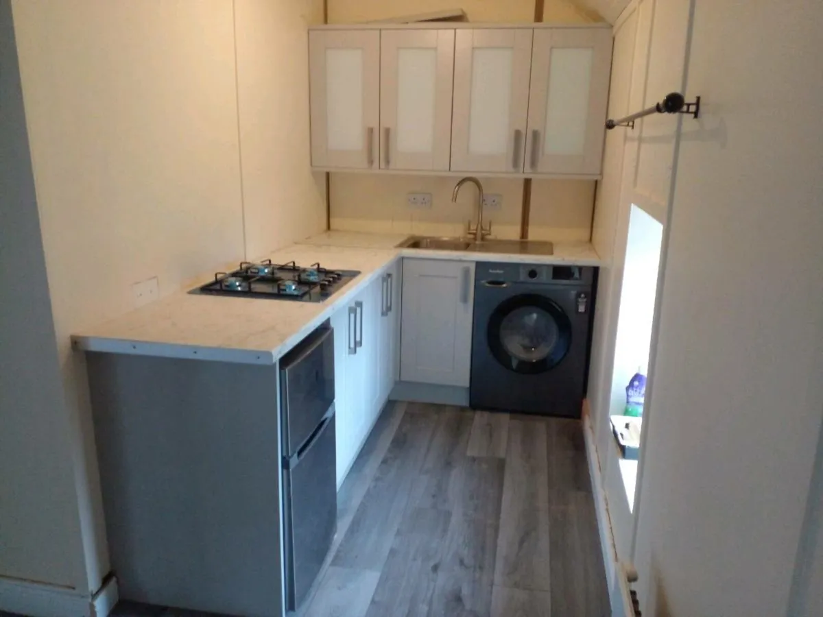 Kitchen fitter available - Image 3