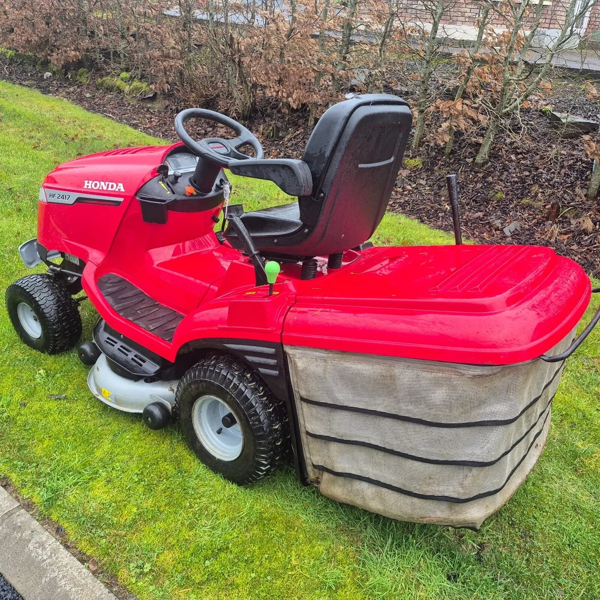 Honda 2417 Ride On Mower - Image 4