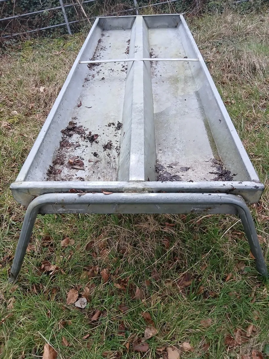 Feeding trough - Image 1