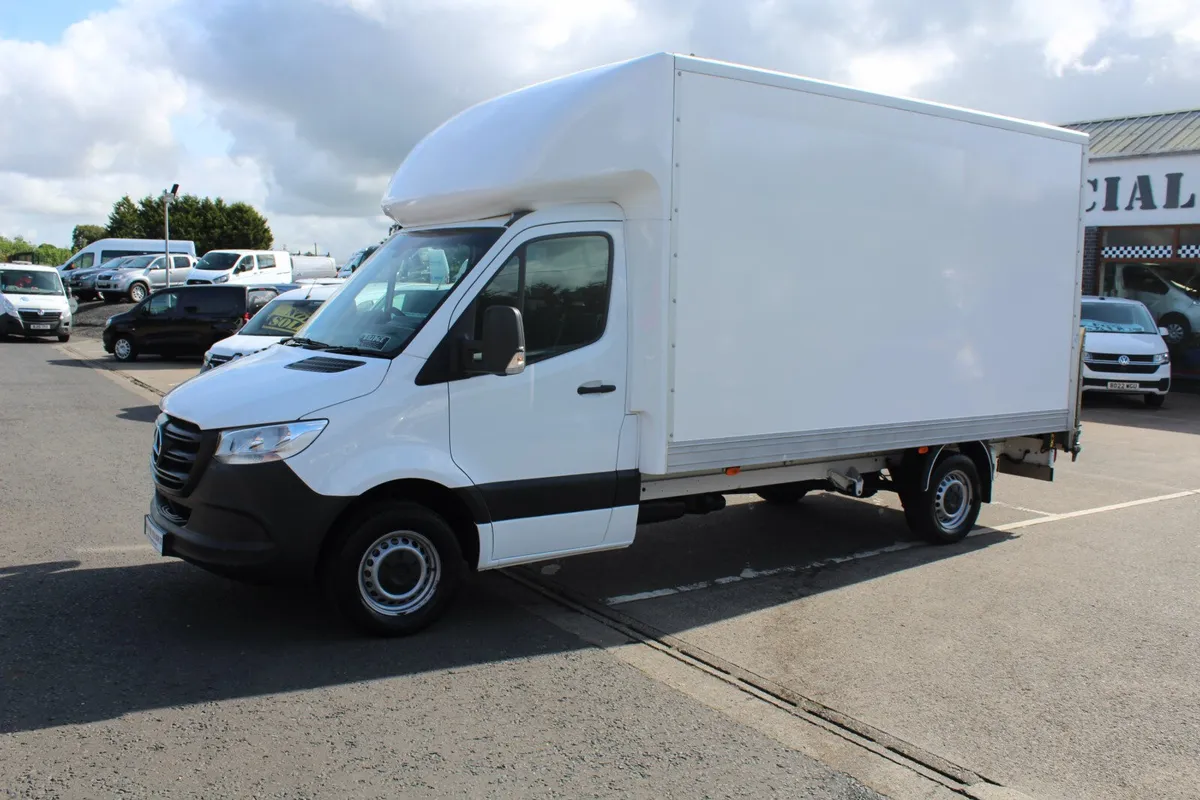 2023 Mercedes-Benz Sprinter 315 Luton Tail Lift - Image 3