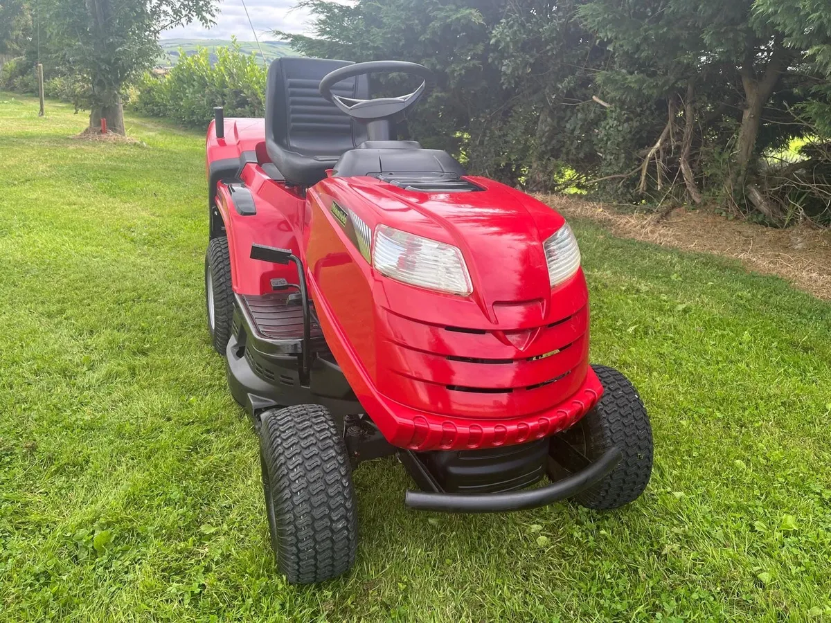 Mountfield hydrostatic ride on lawnmower - Image 2