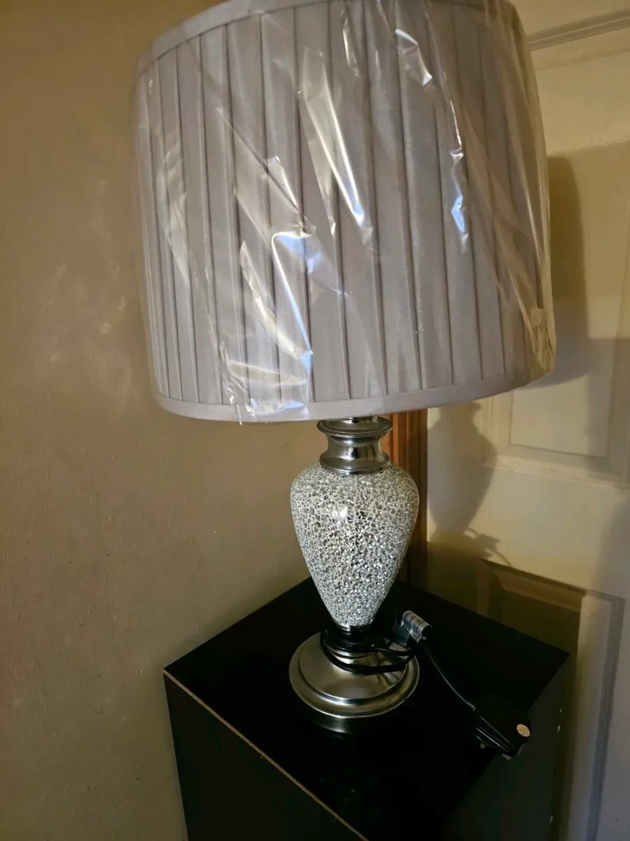 Table lamp