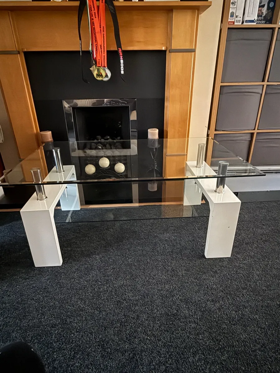 Glass coffee table - Image 1