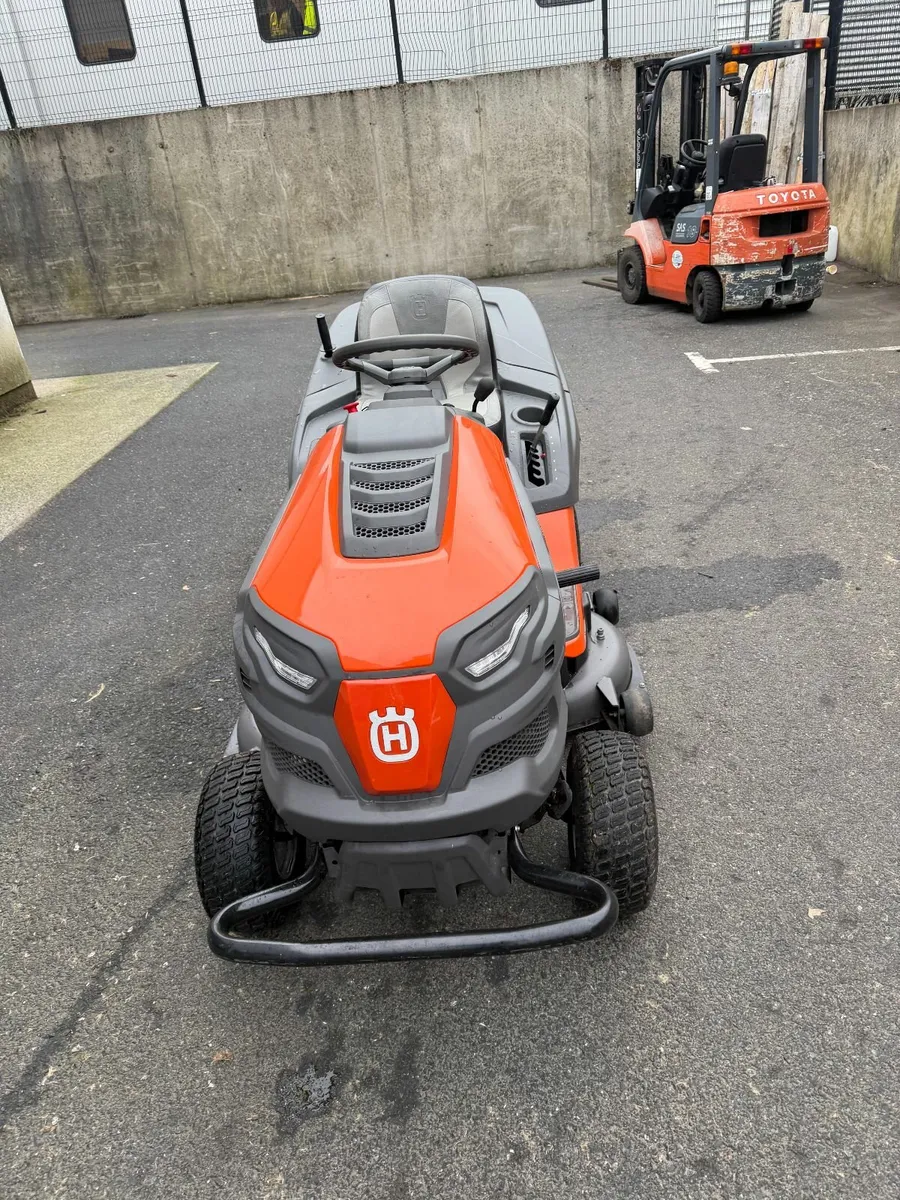 Husqvarna tc 242 tx Ride-on Lawnmower - Image 1