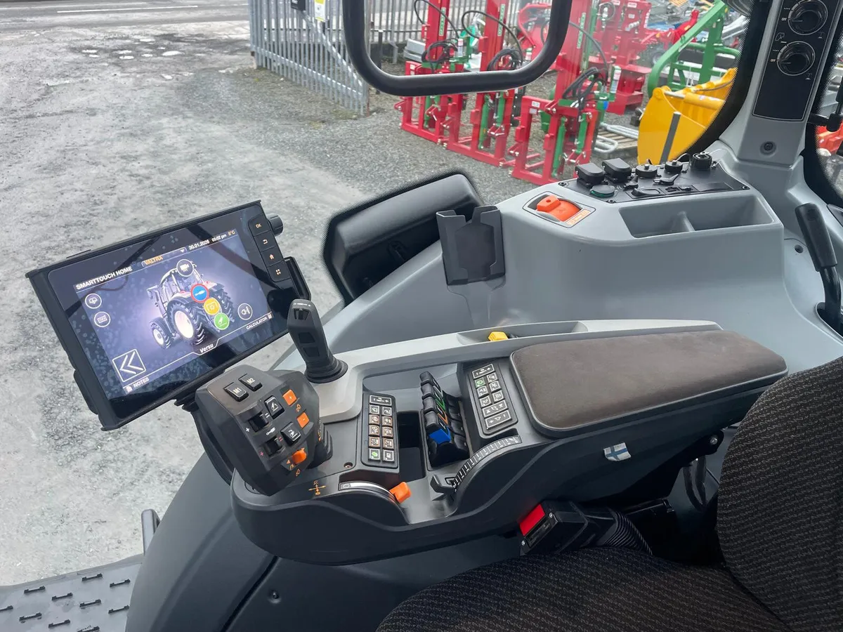 Valtra T235 Versu - 2,600 hrs - Just In - Image 4