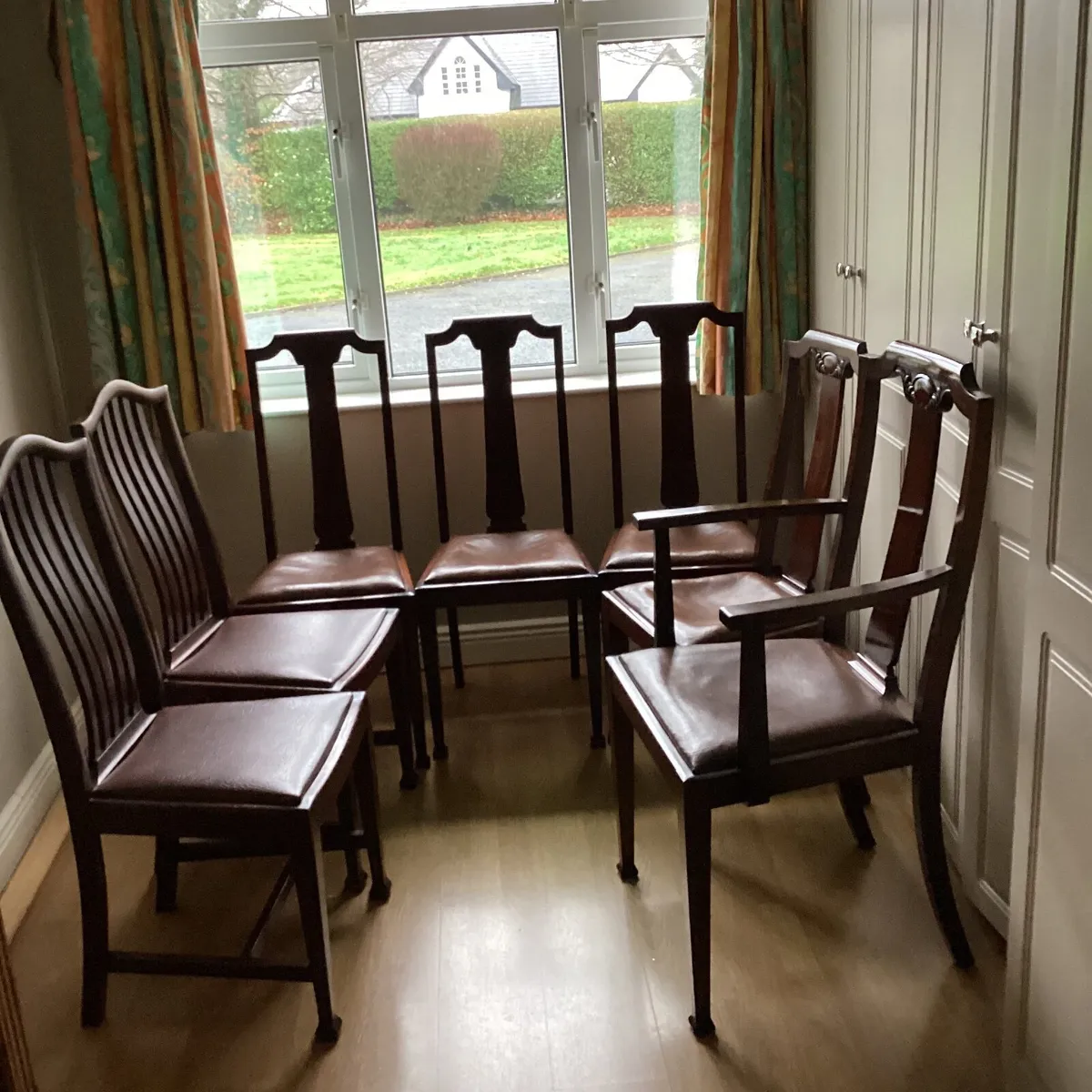 Carver dining chair and 6 dining chairs - Image 1