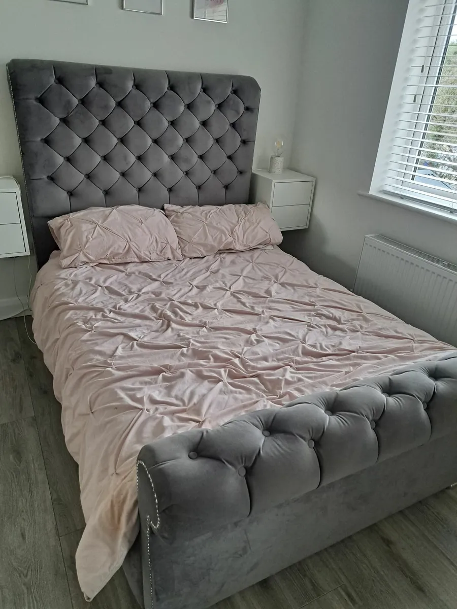 Double bed - Image 1