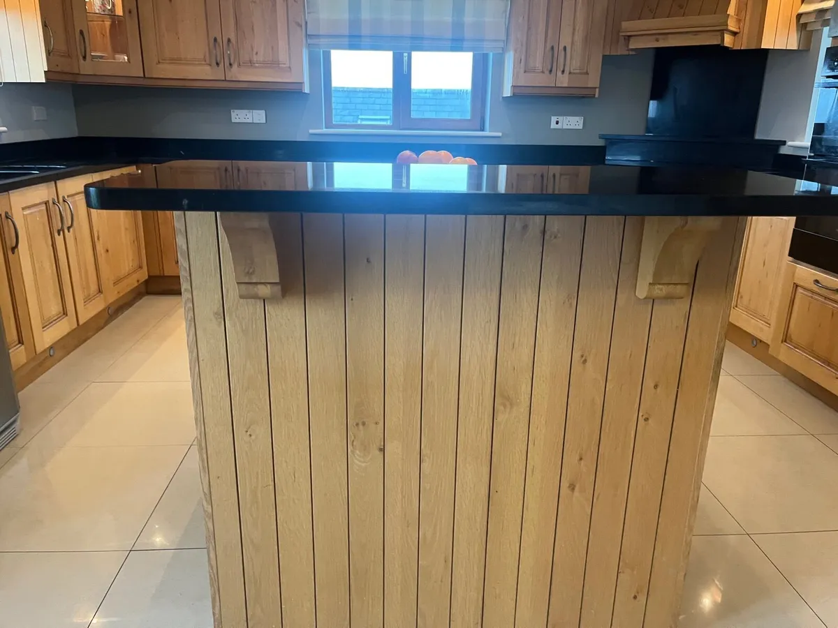 Solid Oak Kitchen with Island, Black quartz - Image 3