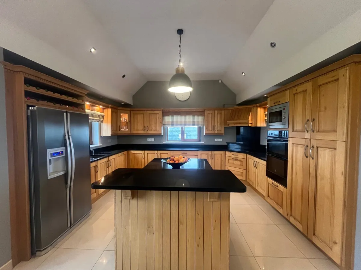 Solid Oak Kitchen with Island, Black quartz - Image 2
