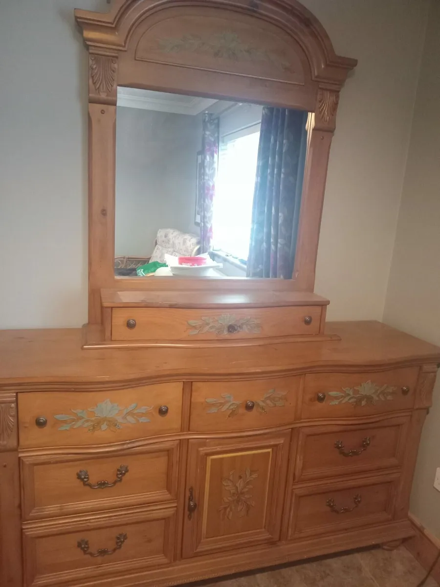Dresser cupboard unit - Image 1