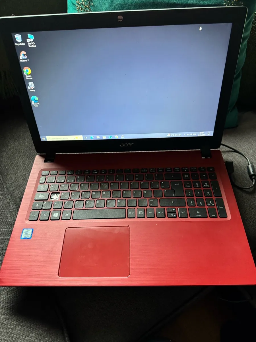 Red acer aspire3 laptop - Image 1