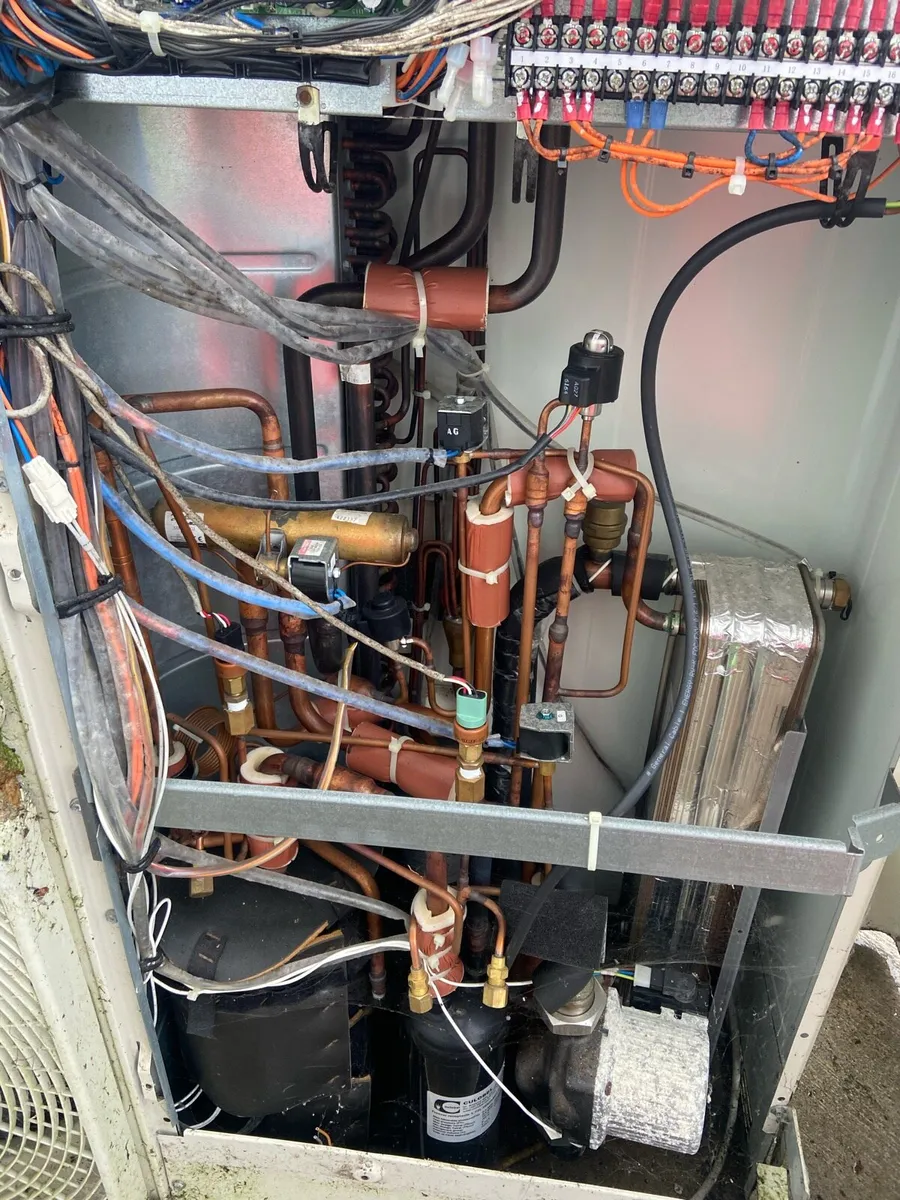 Heat pump - Hitachi - 12kW Air to Water heat pump - Image 4