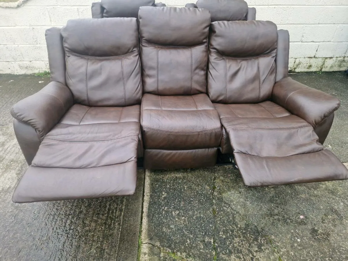 3.1.1 RECLINING SOFAS - Image 2