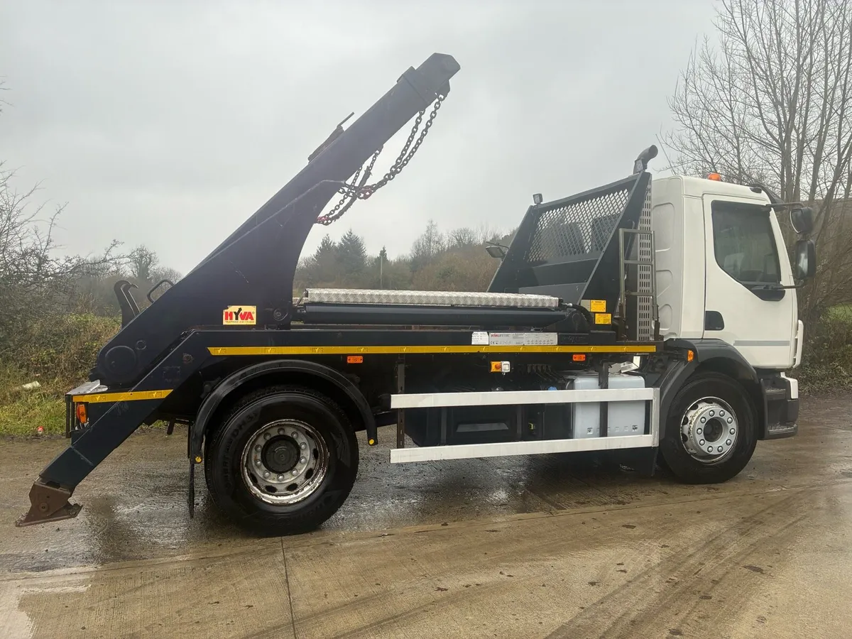 Volvo FL skip truck - Image 1
