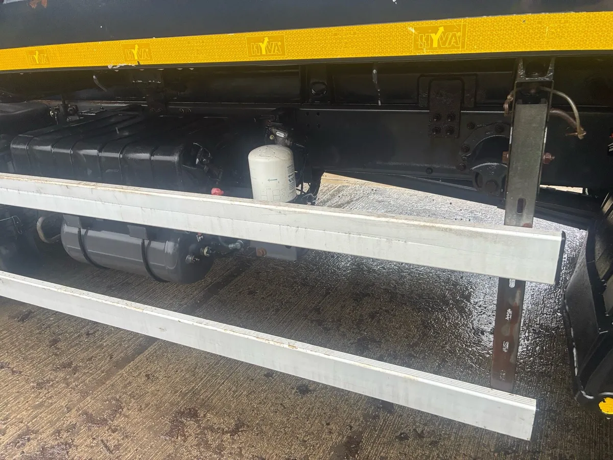 Volvo FL skip truck - Image 4