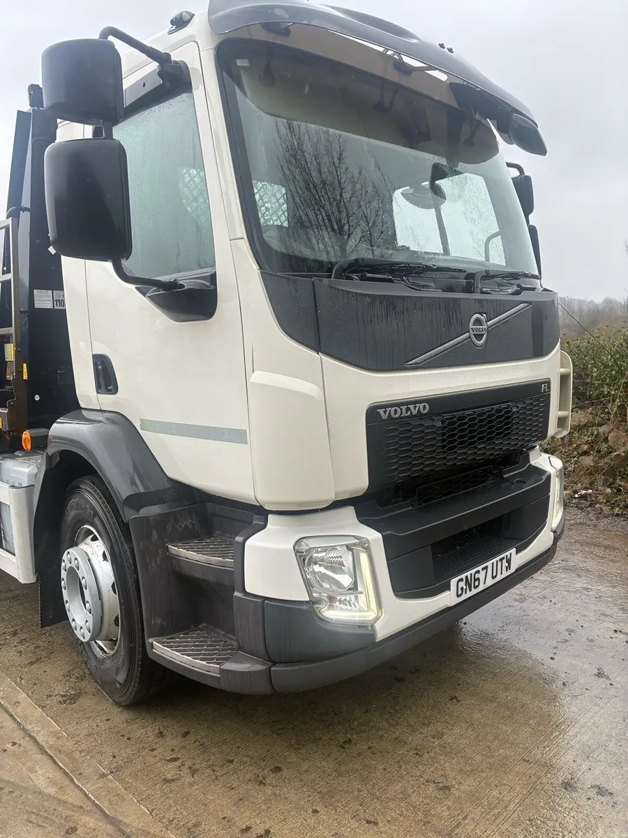Volvo FL skip truck - Image 2