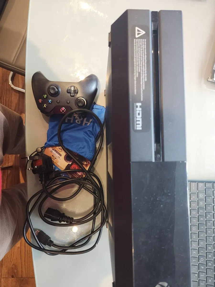 Xbox one, controller and 1 game - Image 2