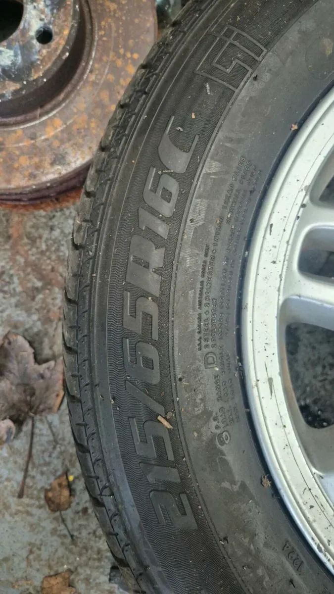 Mercedes alloy wheels - Image 2