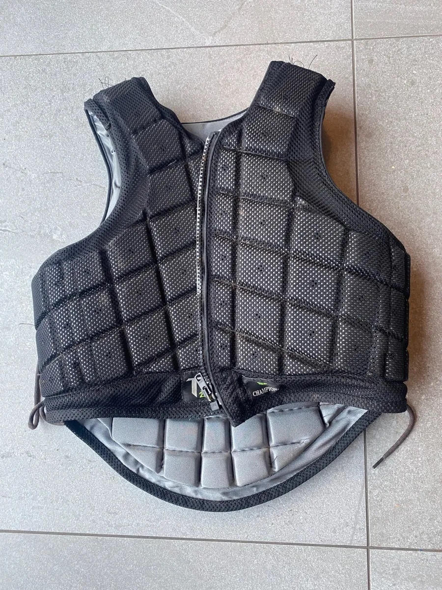 Champion Titanium Ti22 Child Body Protector in Bla - Image 2