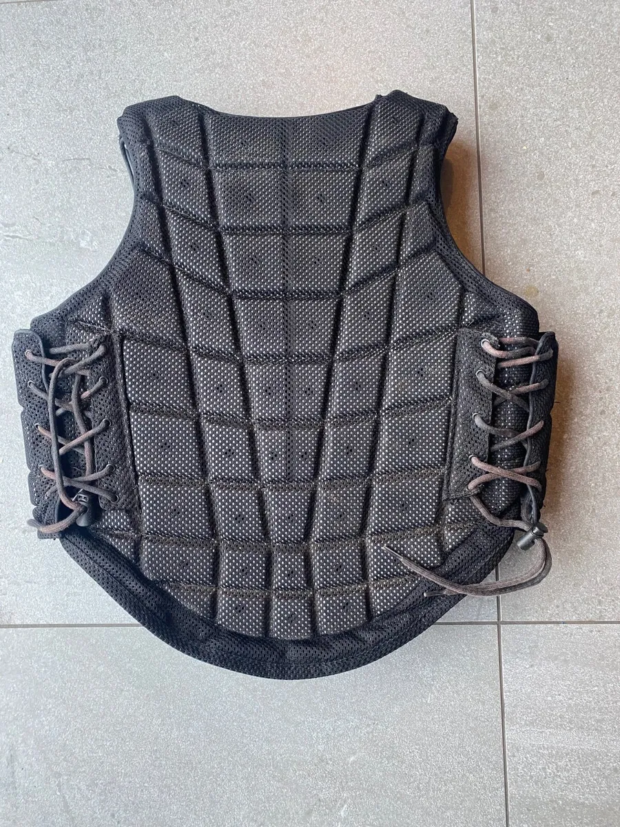 Champion Titanium Ti22 Child Body Protector in Bla - Image 3