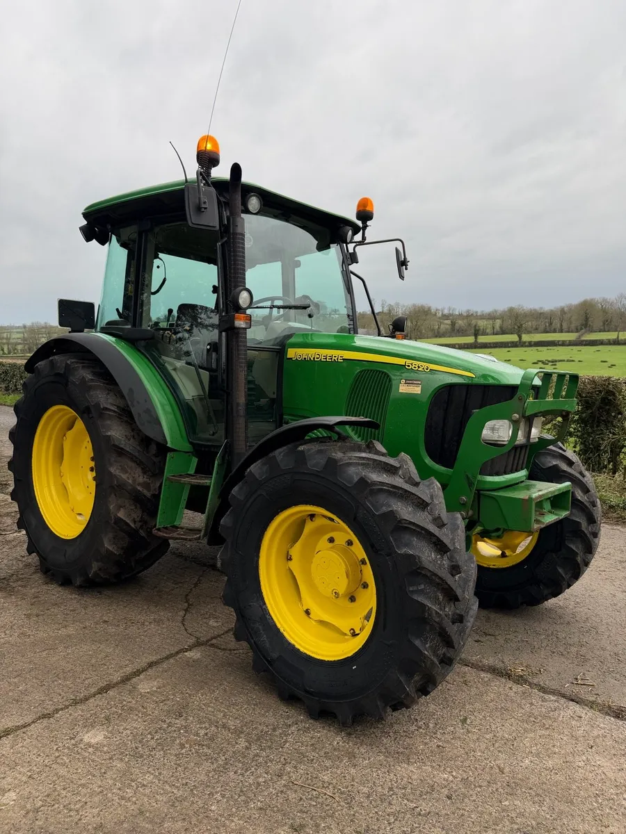 John Deere 5820 - Image 1