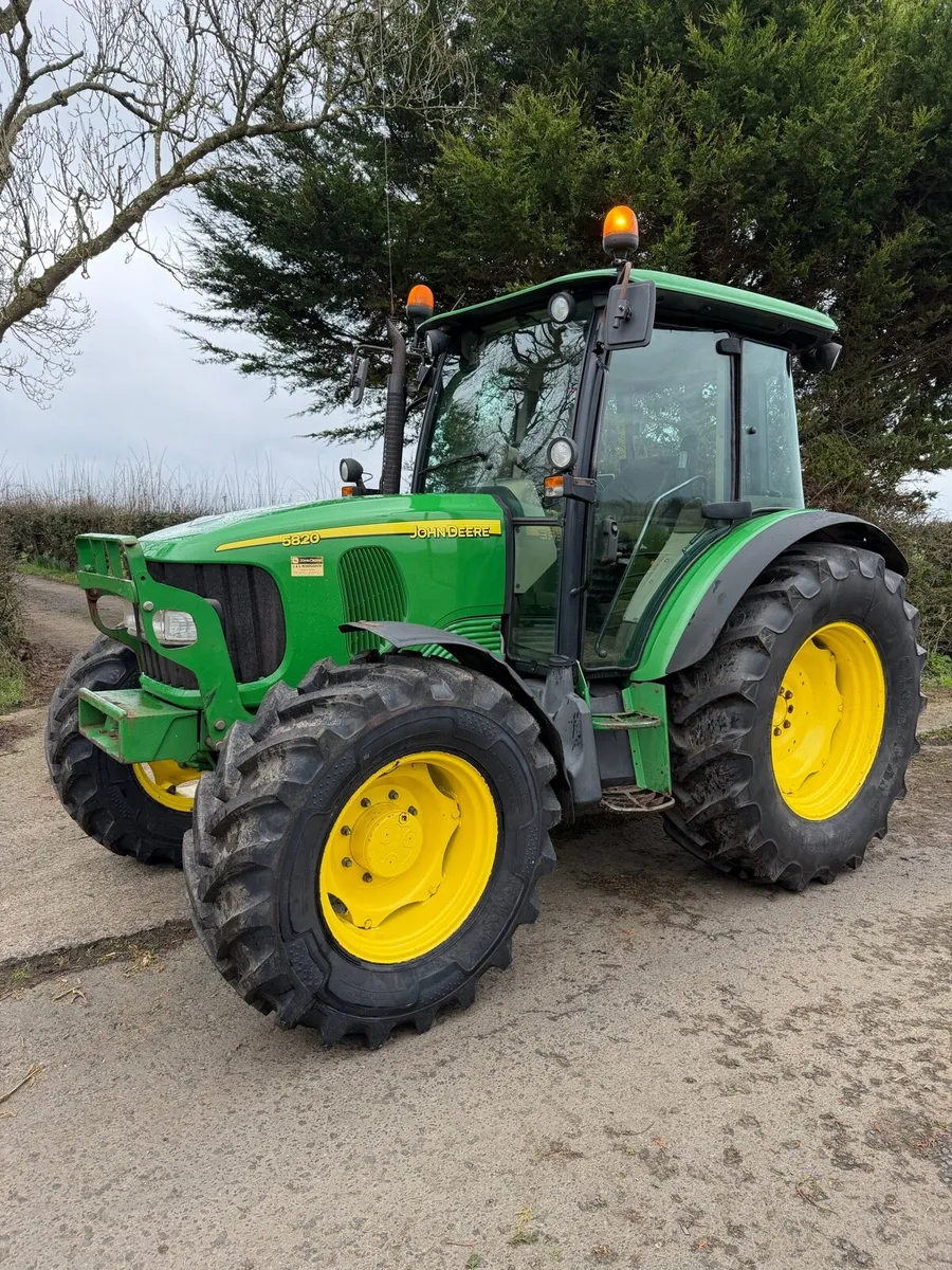 John Deere 5820 - Image 2