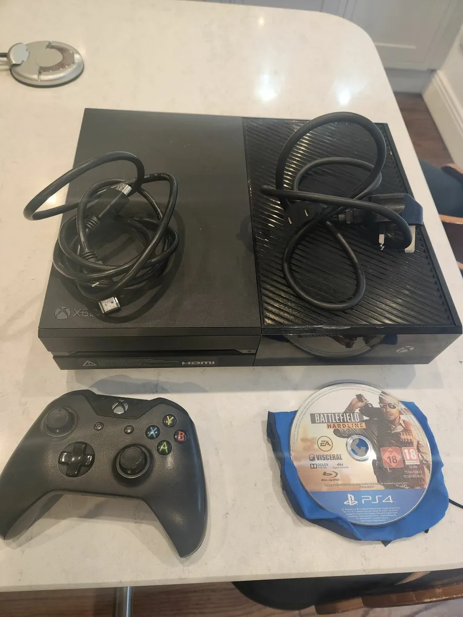 Xbox one, controller and 1 game - Image 1