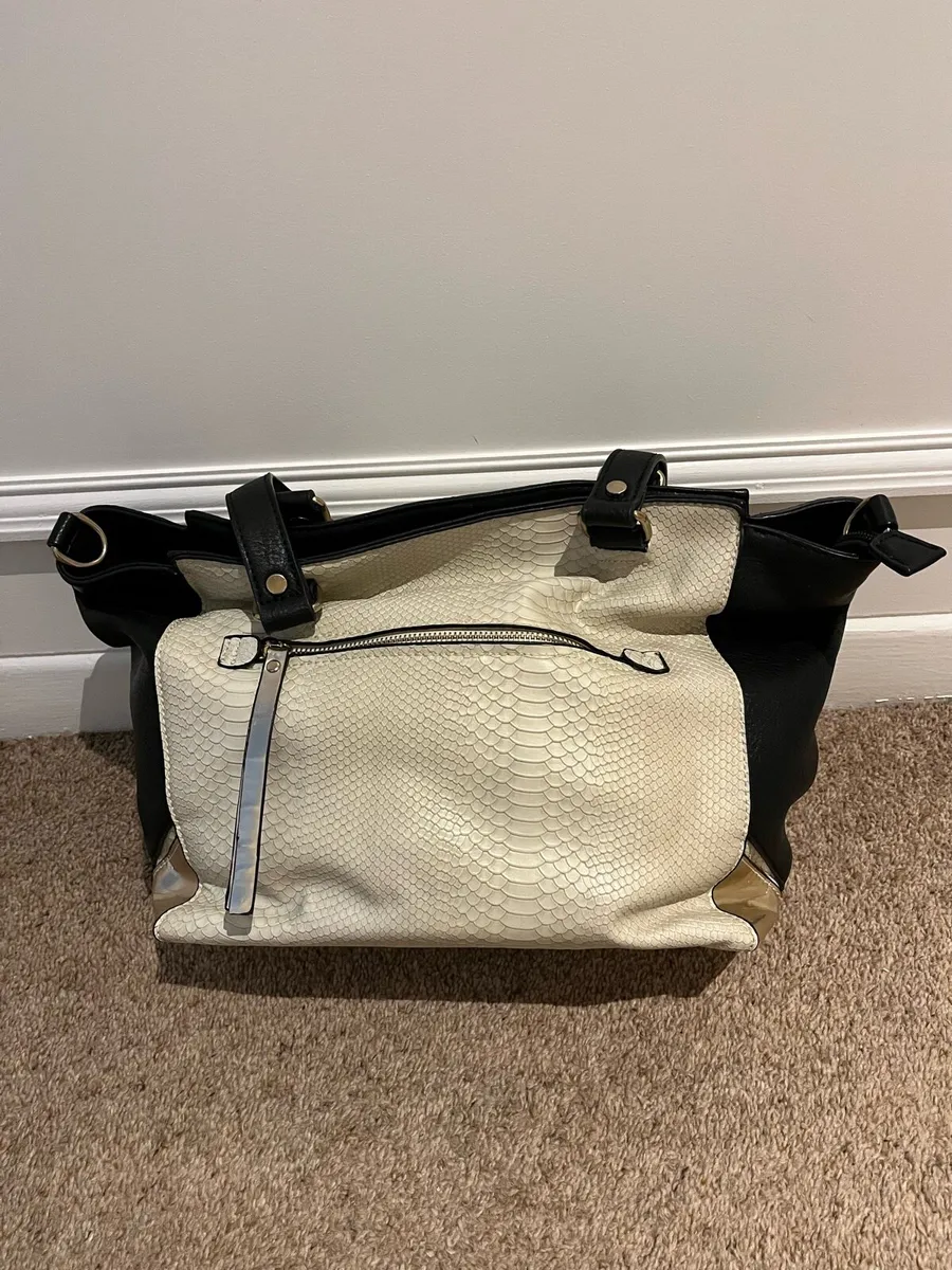 Woman’s handbag - Image 1