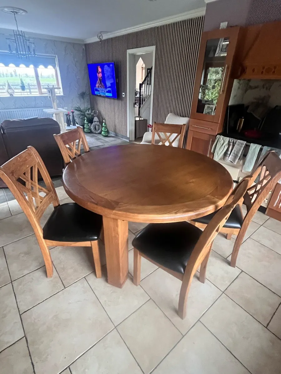 Solid oak table and 5 chairs - Image 2