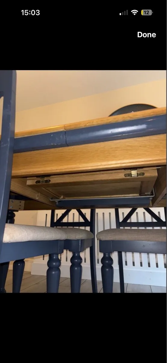 Table and chairs - Image 4