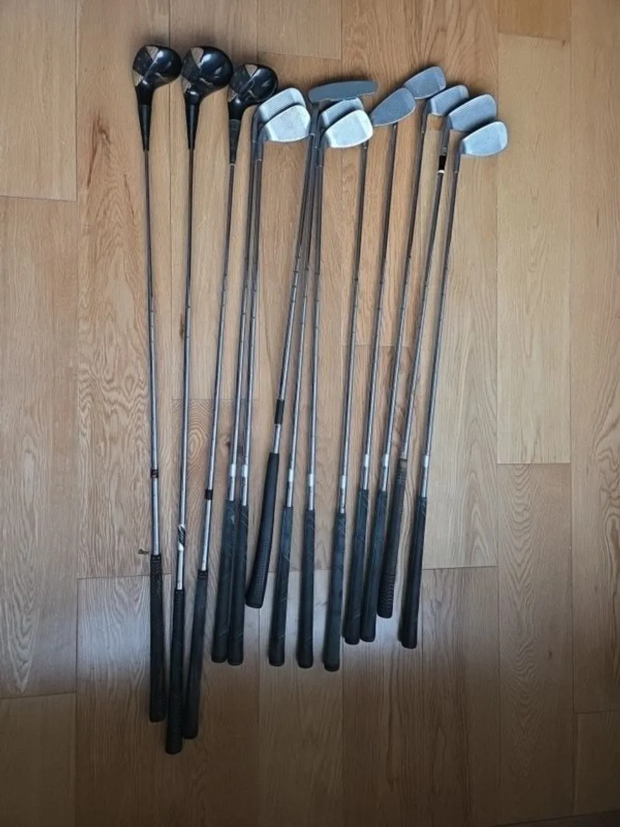 Golf bag & clubs - Image 1