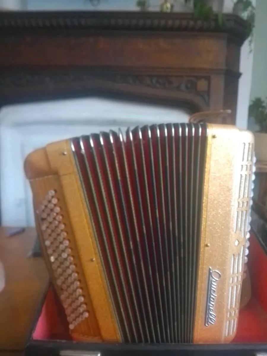 Accordion Crucianelli Nazzareno Piermaria - Image 1