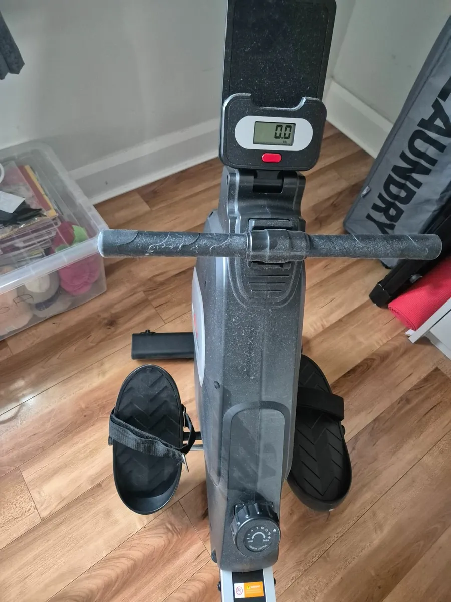 Rowing machine - Image 1