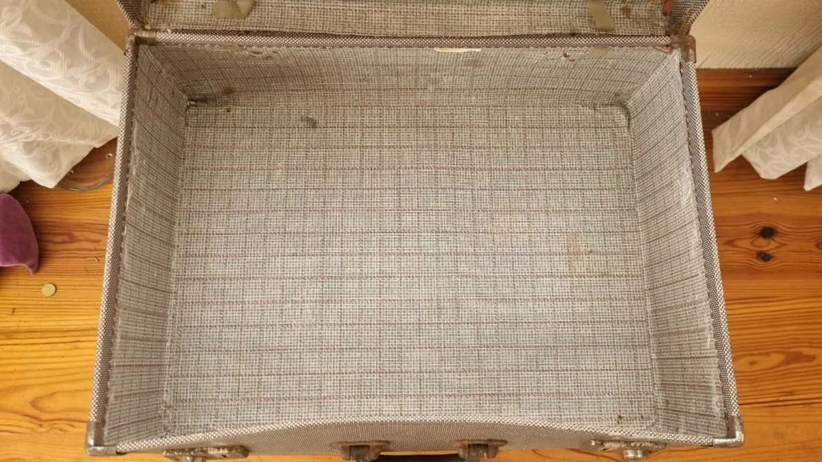 Vintage suitcase - Image 3