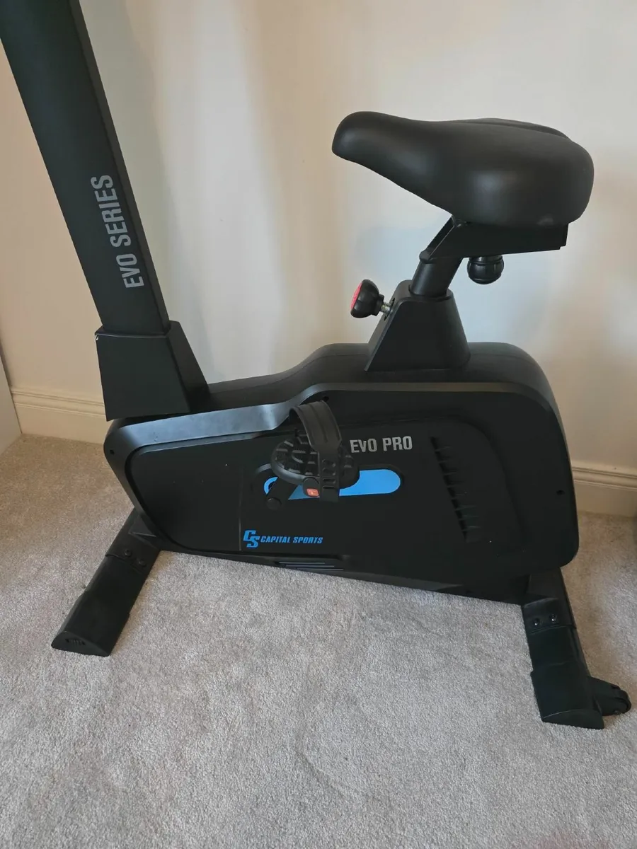 EVO PRO Series exercise bike - Image 2