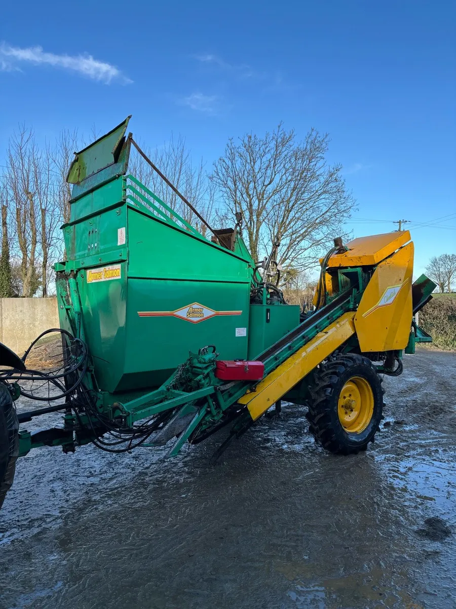 Armer salmon Beet harvester - Image 1