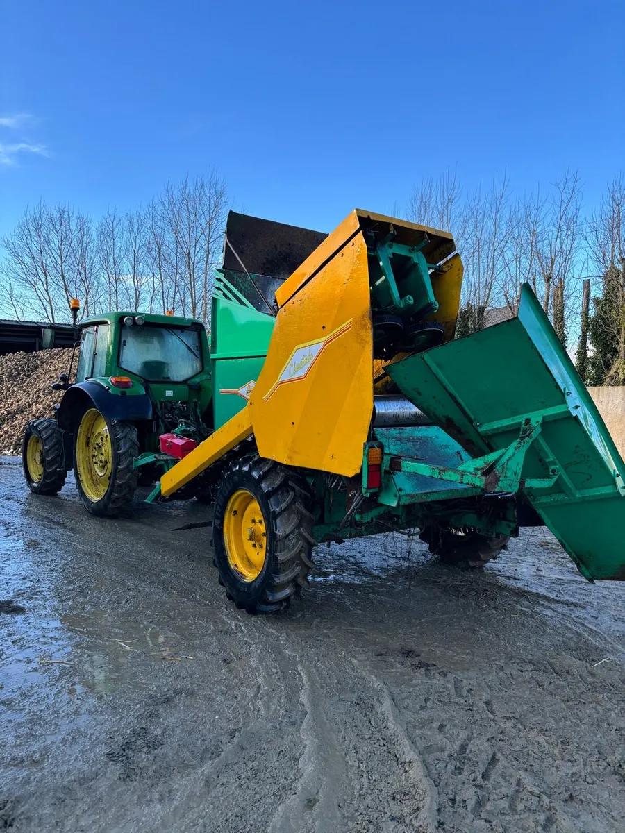 Armer salmon Beet harvester - Image 2