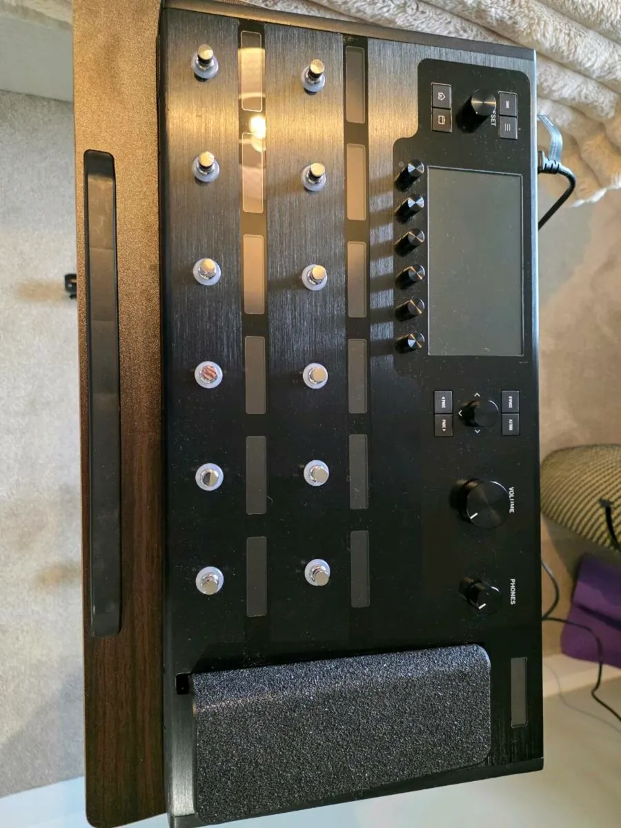 Line 6 Helix Guitar FX - Image 1